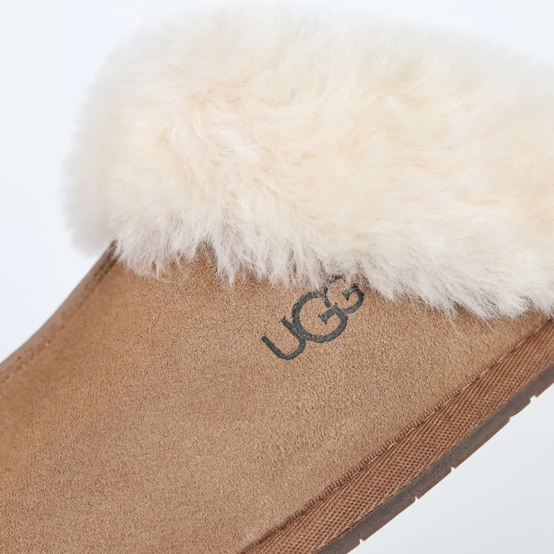 Pick up locally 💰480 Core recommendation with good price In recent years, uug has launched a series of styles, which are partially geared towards the preferences of young consumers and have also moved to the forefront of fashion trends. Shoe body material: water-repellent coated suede upper, 17mm UGGPURE™ implanted wool insole, lightweight non-slip and comfortable rubber outsole, with brand LOGO and trademark, with full packaging Size: 35 36 37 38 39 40